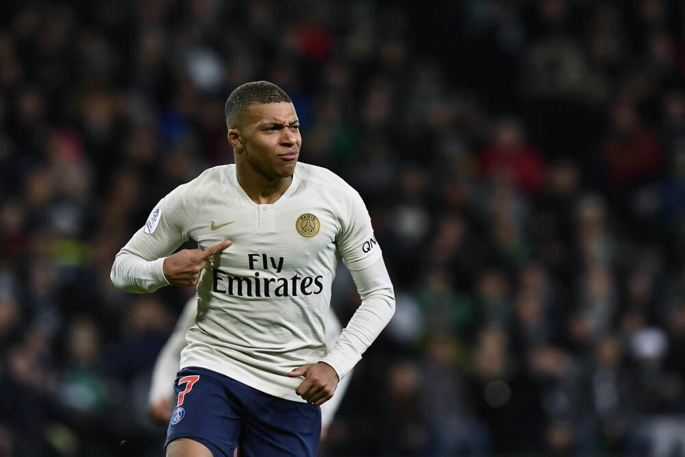 香港“兴”观察·香港故事丨用热爱与拼搏创造赛场传奇